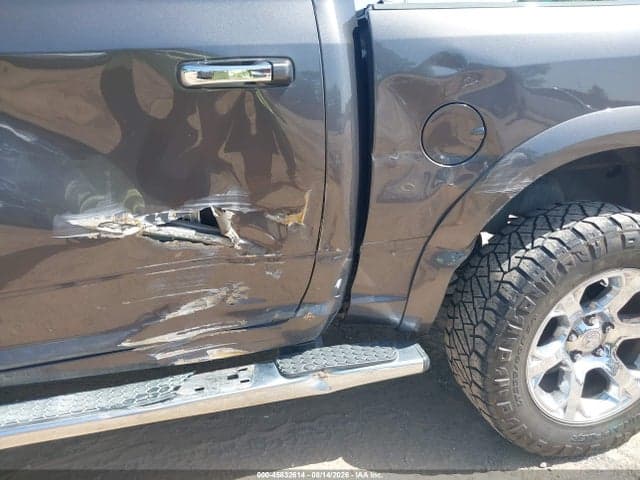 2017 RAM 1500 LARAMIE 4X4 5'7 BOX 6