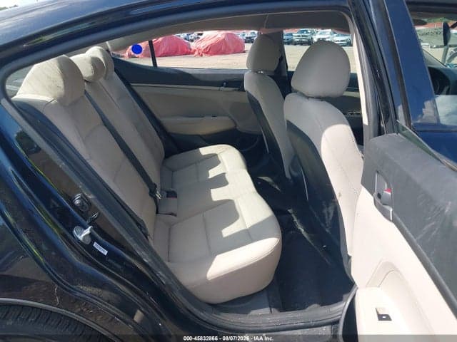 2018 HYUNDAI ELANTRA SE 8