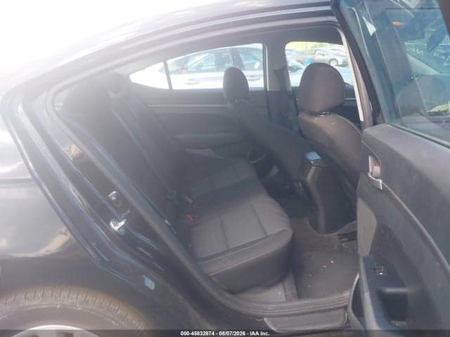 2018 HYUNDAI ELANTRA SE 8