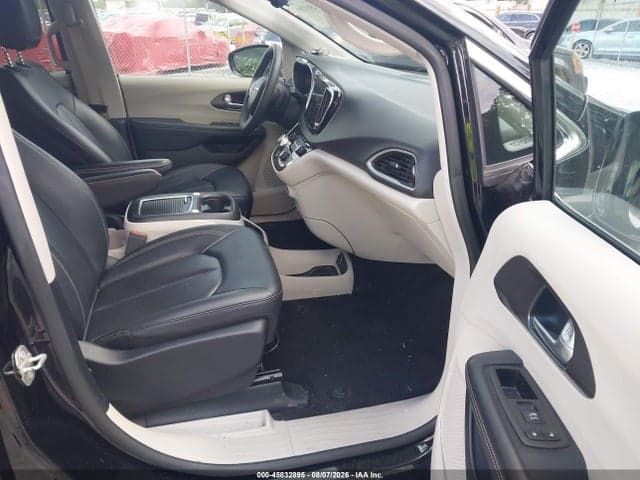 2024 CHRYSLER PACIFICA TOURING L 5