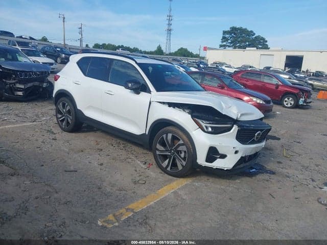 2024 VOLVO XC40 B5 PLUS DARK THEME 1