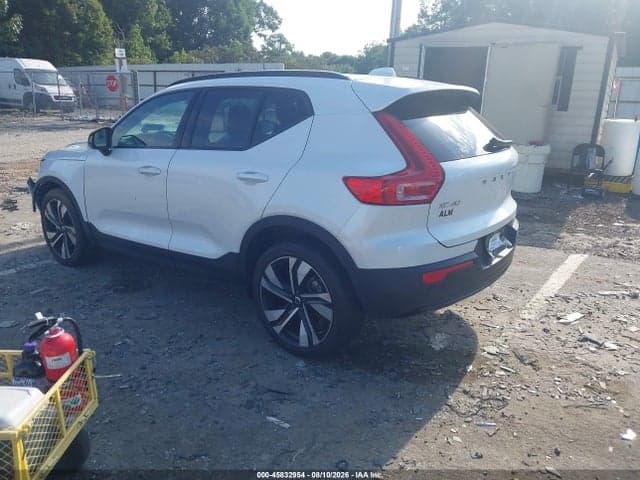 2024 VOLVO XC40 B5 PLUS DARK THEME 3