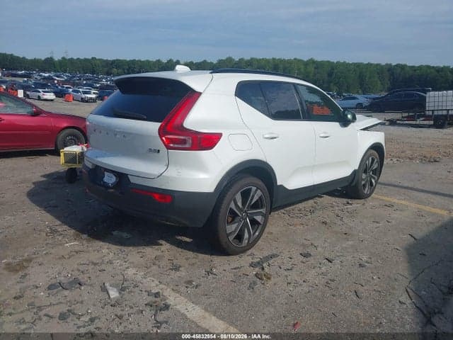 2024 VOLVO XC40 B5 PLUS DARK THEME 4