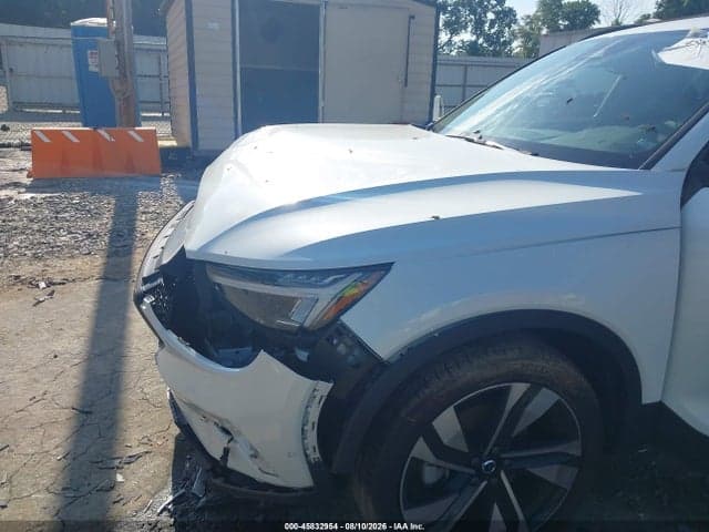 2024 VOLVO XC40 B5 PLUS DARK THEME 6