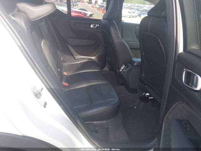 2024 VOLVO XC40 B5 PLUS DARK THEME 8