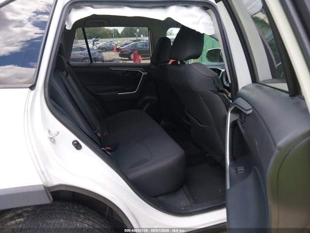 2020 TOYOTA RAV4 LE 8