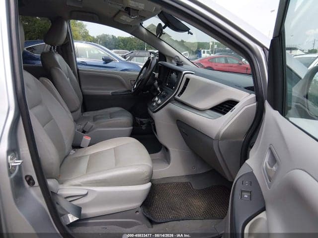 2020 TOYOTA SIENNA L 5
