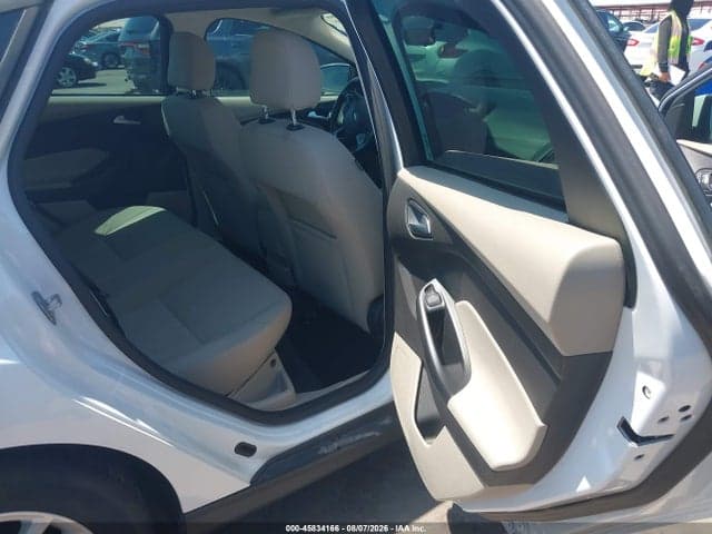 2017 FORD FOCUS SE 8