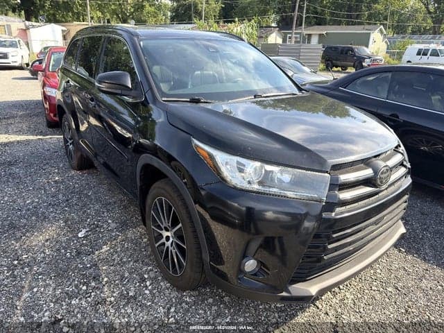 2018 TOYOTA HIGHLANDER SE 1