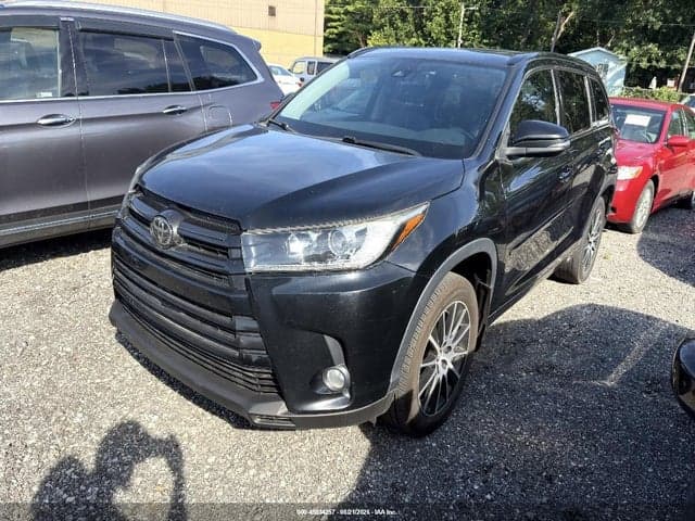 2018 TOYOTA HIGHLANDER SE 2