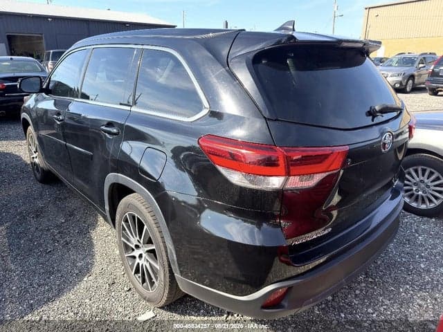 2018 TOYOTA HIGHLANDER SE 3