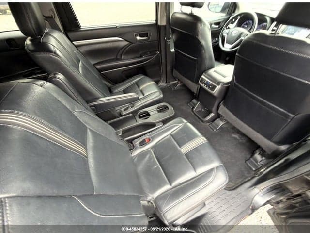 2018 TOYOTA HIGHLANDER SE 8
