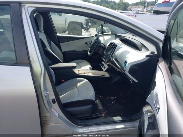 2018 TOYOTA PRIUS THREE 5
