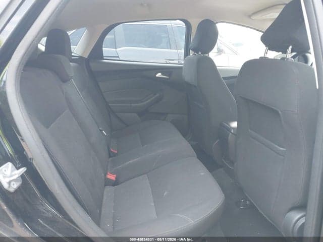 2017 FORD FOCUS SE 8