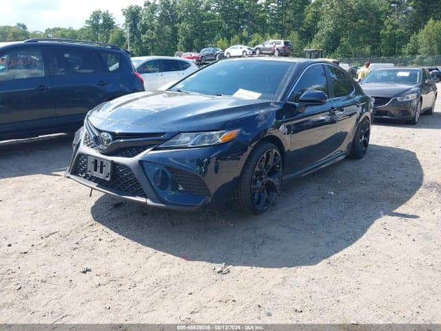 2019 TOYOTA CAMRY SE 2