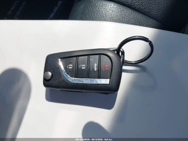 2019 TOYOTA CAMRY SE 11