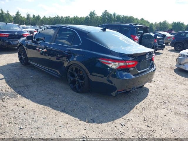 2019 TOYOTA CAMRY SE 3