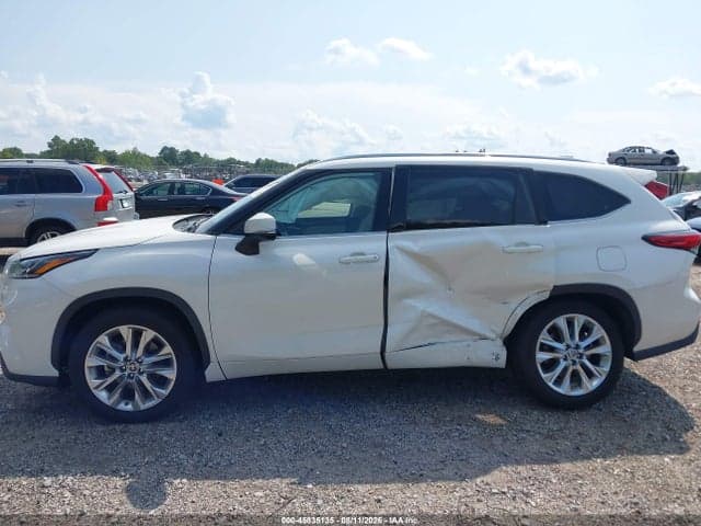 2021 TOYOTA HIGHLANDER LIMITED 13