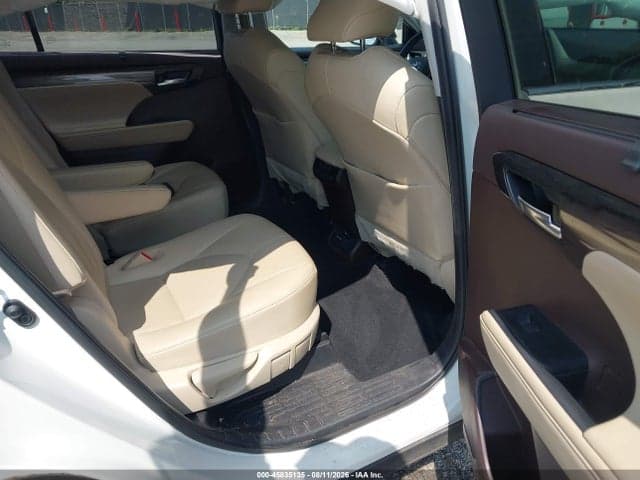 2021 TOYOTA HIGHLANDER LIMITED 8