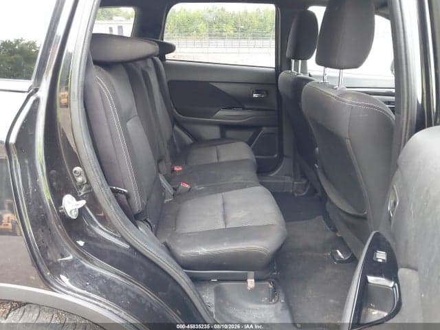 2018 MITSUBISHI OUTLANDER LE 8