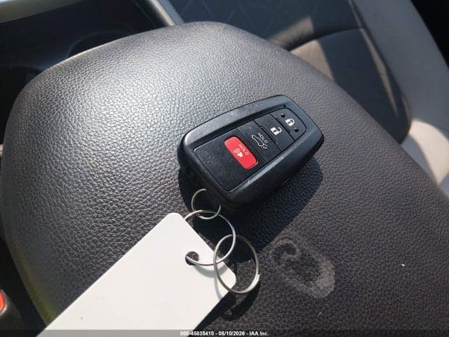 2020 TOYOTA RAV4 XLE 11