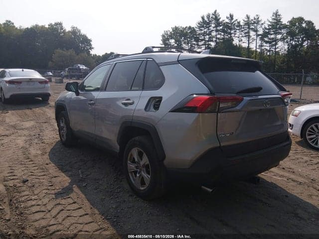 2020 TOYOTA RAV4 XLE 3