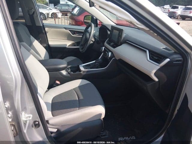 2020 TOYOTA RAV4 XLE 5