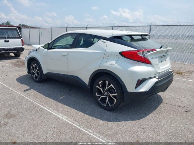 2021 TOYOTA C-HR XLE 3