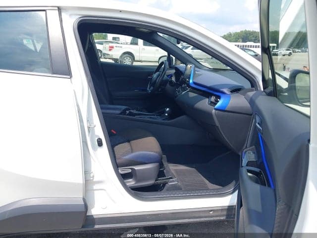 2021 TOYOTA C-HR XLE 5