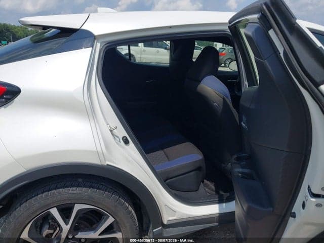 2021 TOYOTA C-HR XLE 8