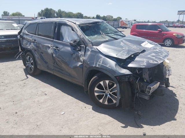 2021 TOYOTA HIGHLANDER XLE 1