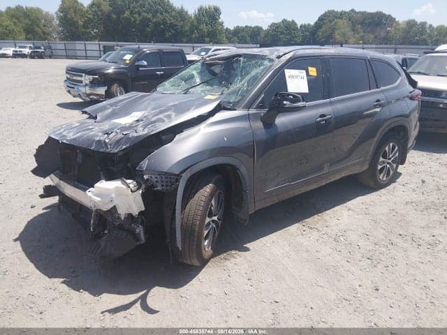 2021 TOYOTA HIGHLANDER XLE 2