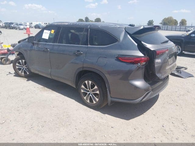 2021 TOYOTA HIGHLANDER XLE 3