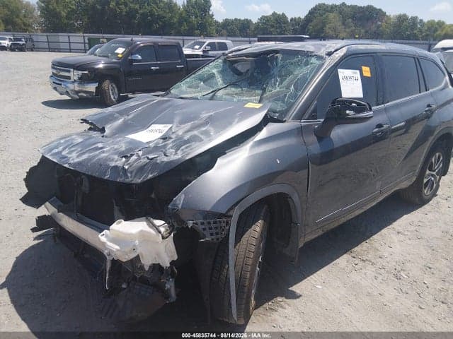 2021 TOYOTA HIGHLANDER XLE 6
