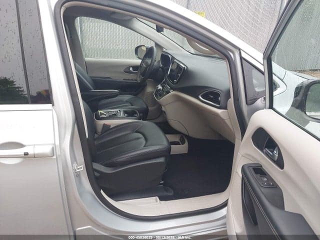 2024 CHRYSLER PACIFICA TOURING L 5