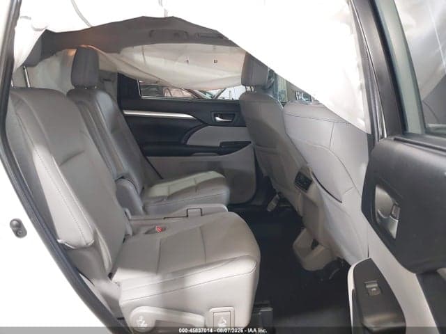 2019 TOYOTA HIGHLANDER XLE 8