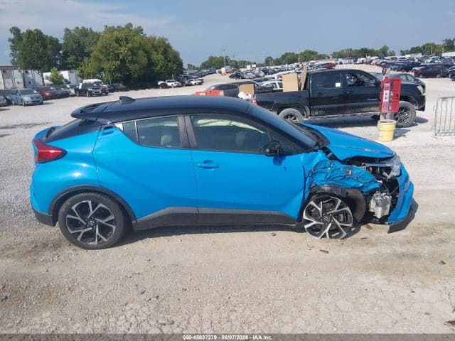 2019 TOYOTA C-HR XLE 13