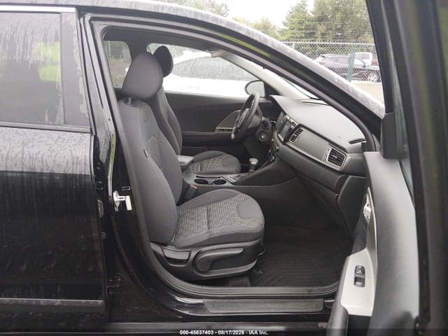2017 KIA NIRO HYBD FE 5