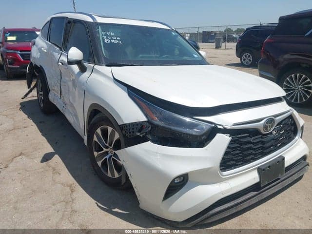 2021 TOYOTA HIGHLANDER XLE 1