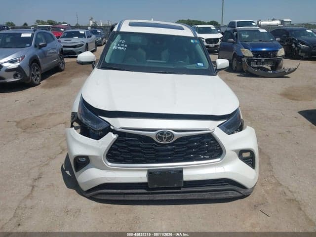 2021 TOYOTA HIGHLANDER XLE 12