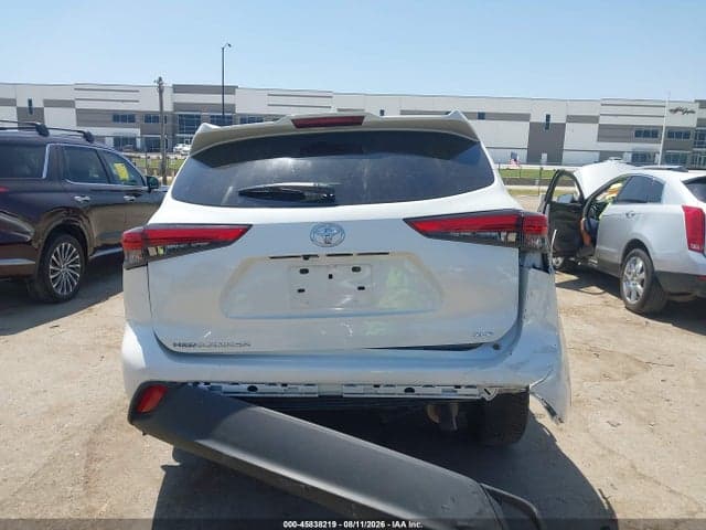 2021 TOYOTA HIGHLANDER XLE 16