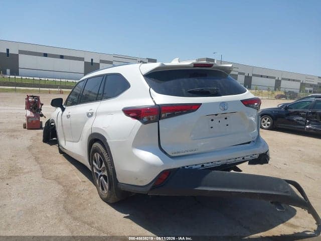 2021 TOYOTA HIGHLANDER XLE 3