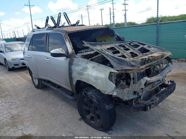 2022 TOYOTA 4RUNNER SR5 1