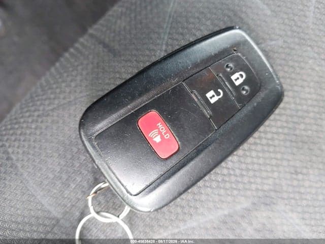 2019 TOYOTA RAV4 XLE 11