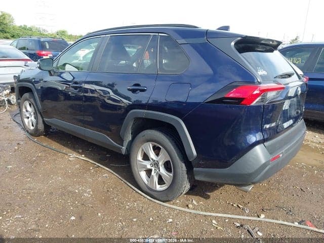 2019 TOYOTA RAV4 XLE 3