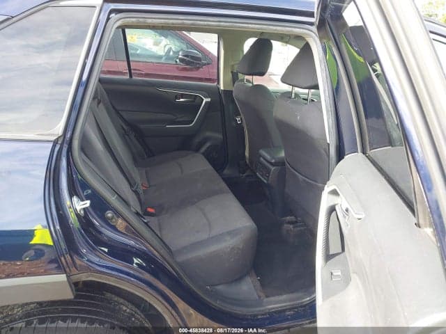 2019 TOYOTA RAV4 XLE 8