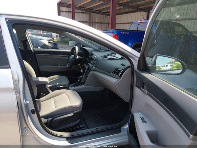 2017 HYUNDAI ELANTRA SE 5