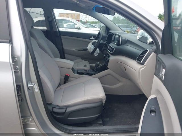 2020 HYUNDAI TUCSON SE 5