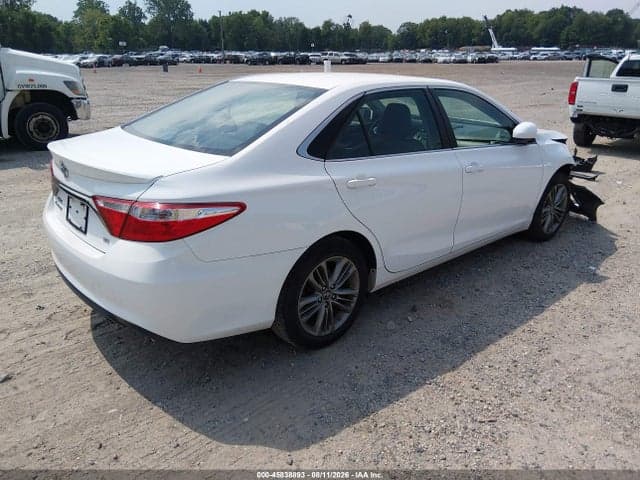 2017 TOYOTA CAMRY SE 4