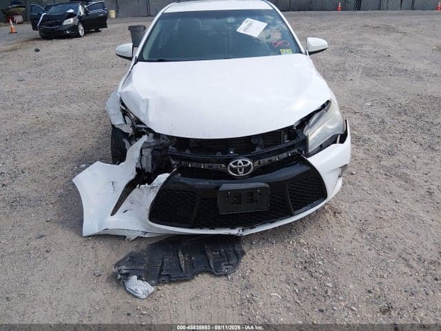 2017 TOYOTA CAMRY SE 6